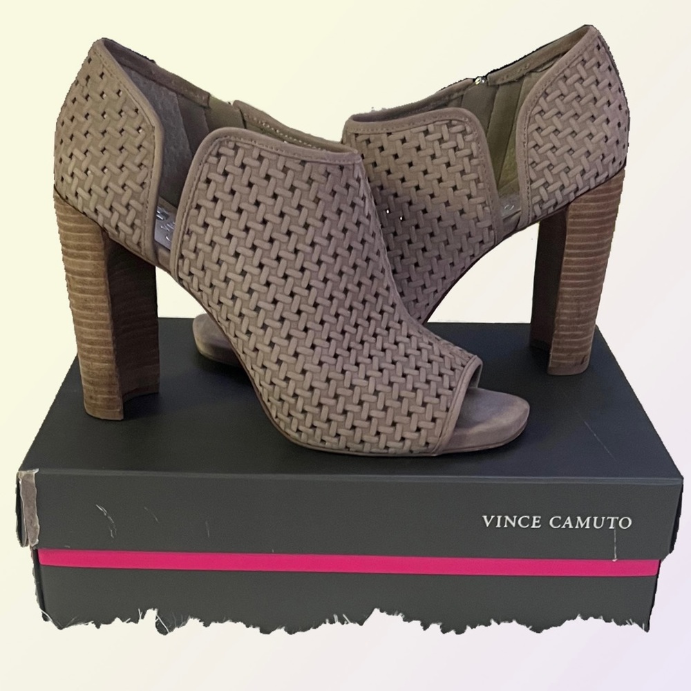 Vince Camuto- Prisha Bootie -Light Taupe Foxy Nubuck- Size:9 -Like New!